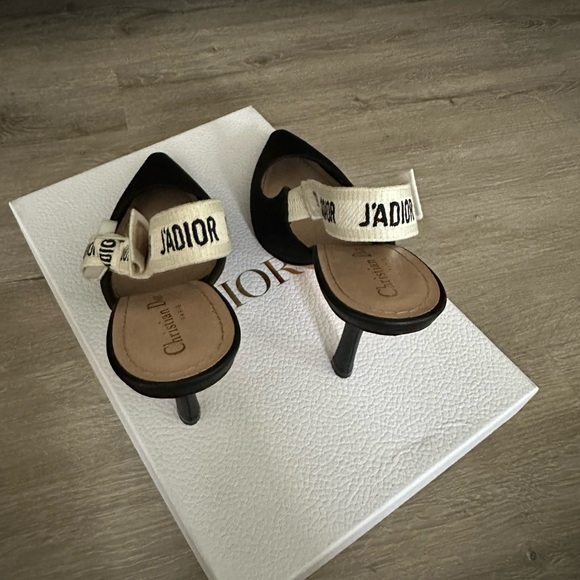 WORN ONCE..box and dust bag included - Picture 2 of 5